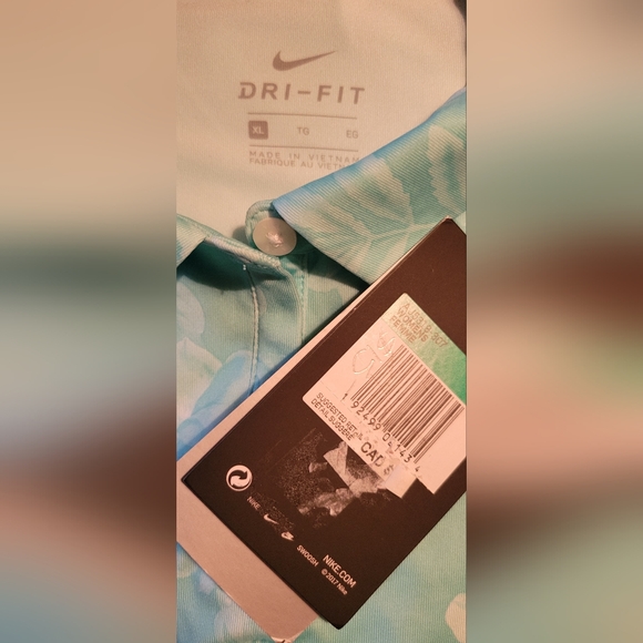 * 2 NIKE NWT Women's Golf T shirts - Picture 3 of 5